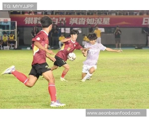 《激情四射的绿茵场足坛巨星集锦精彩时刻回顾》